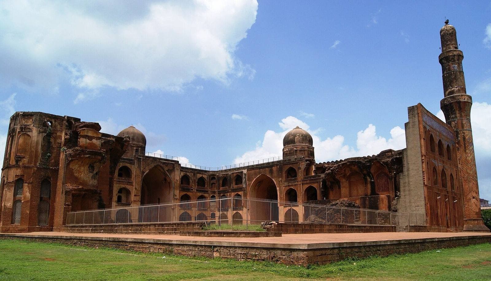 The ruined walls and arches of Bidar Fort