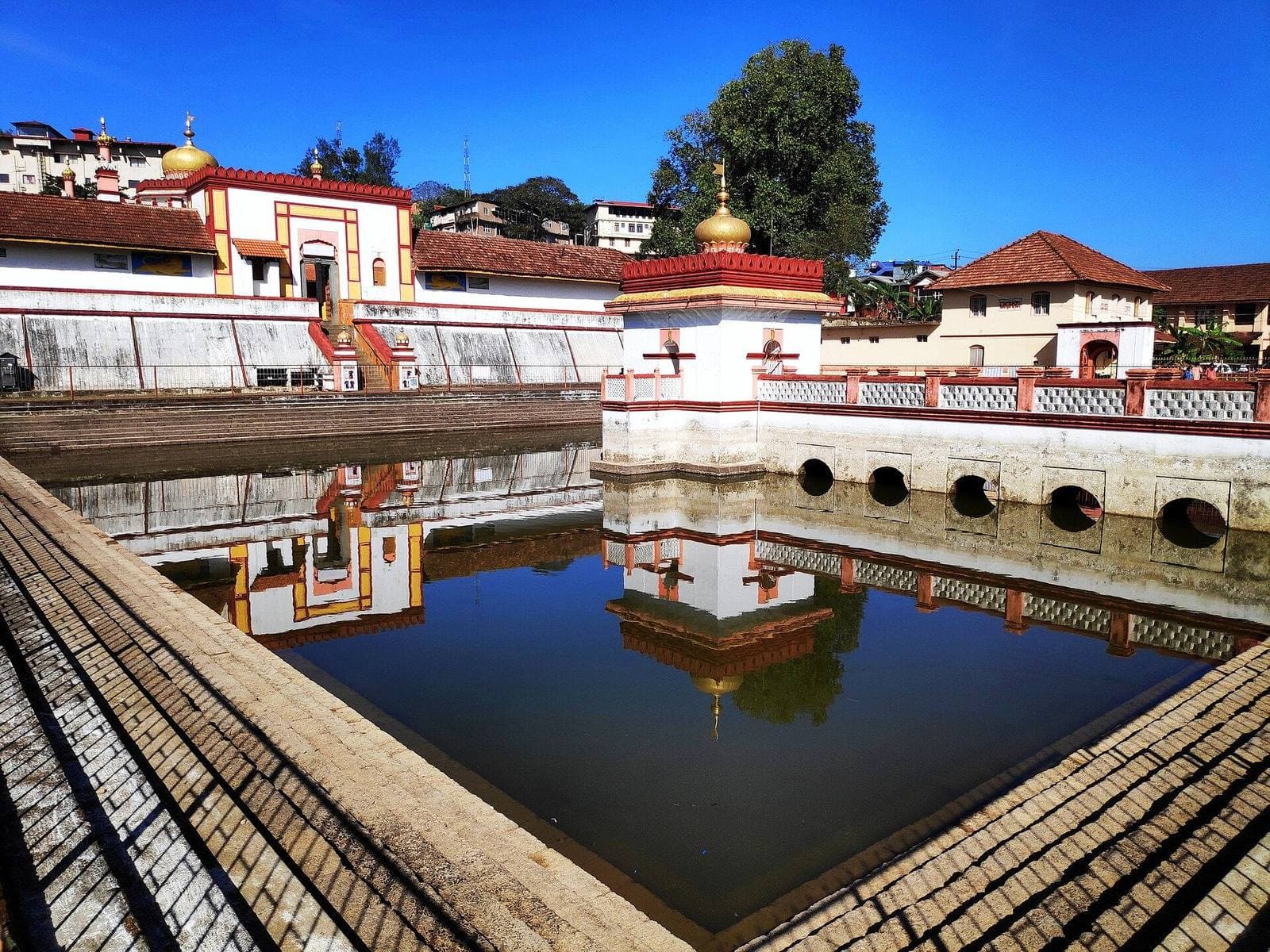 The Omkareshwara Temple and its tank in Madikeri