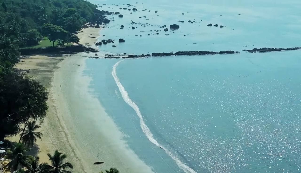 A curving beach and the Arabian Sea at Mangaluru