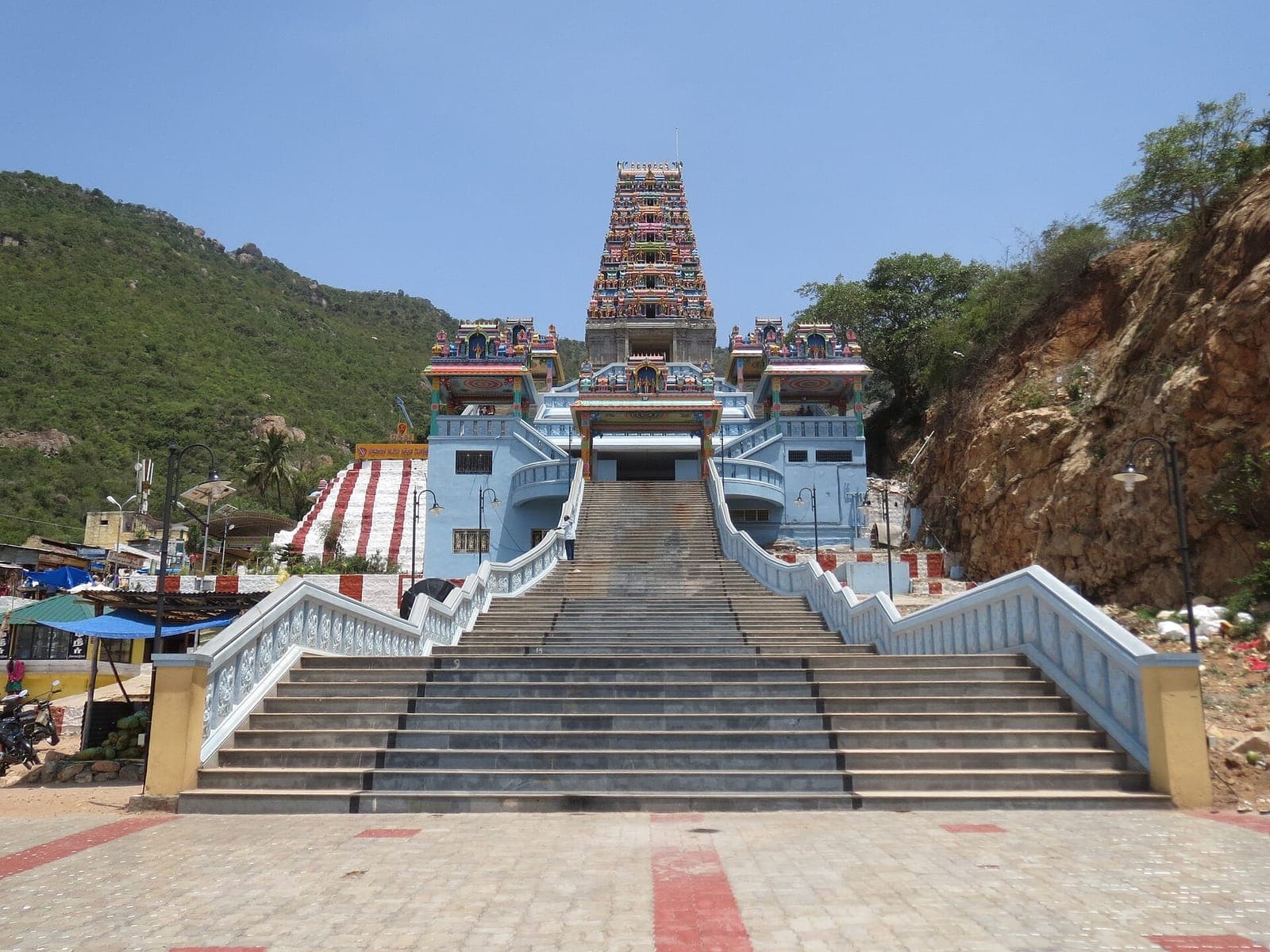 Steps leading up to the gopuram of the Marudhamalai Murugan temple