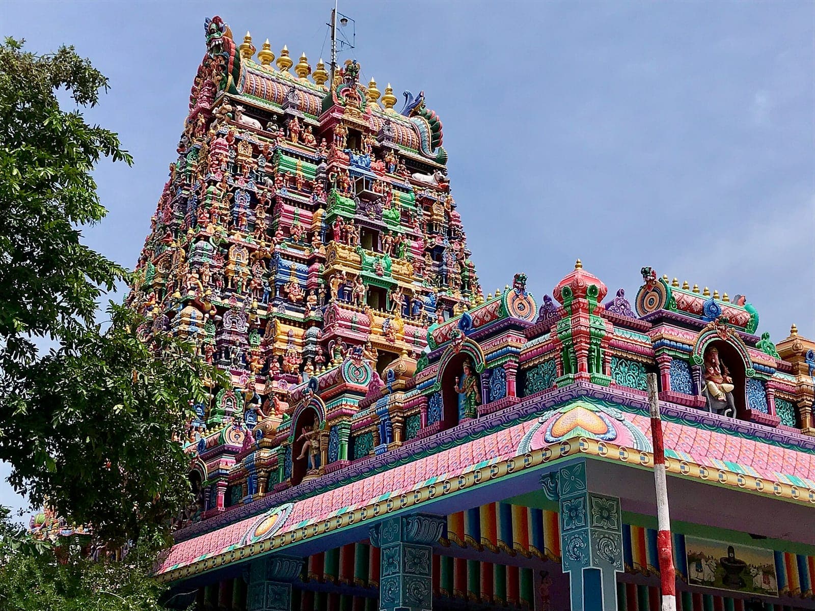 The colourful gopuram of the Karpaka Vinayakar Temple, Pillayarpatti