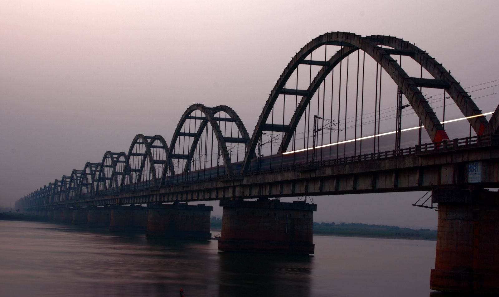 The arches of the Godavari Arch Bridge at Rajamahendravaram
