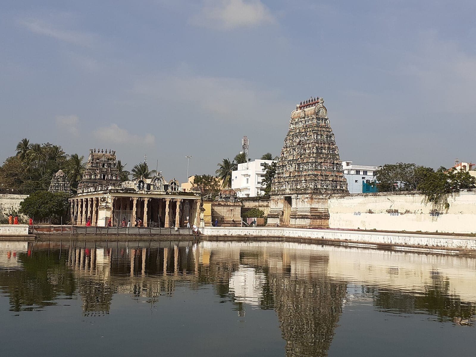 The temple tank and gopuram of the Sattainathar Temple, Sirkazhi
