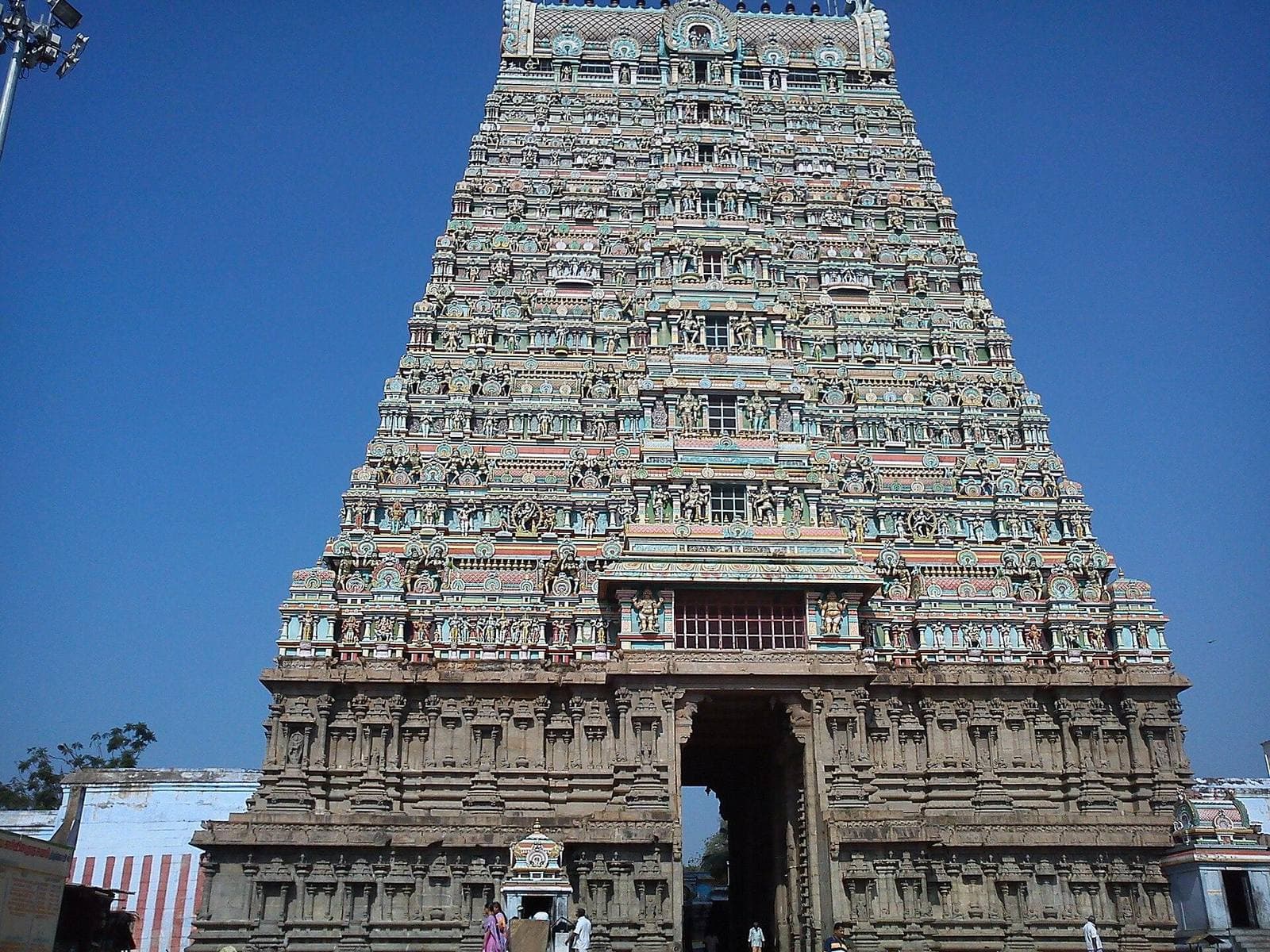 The tall gopuram of the Kasi Viswanathar Temple, Tenkasi
