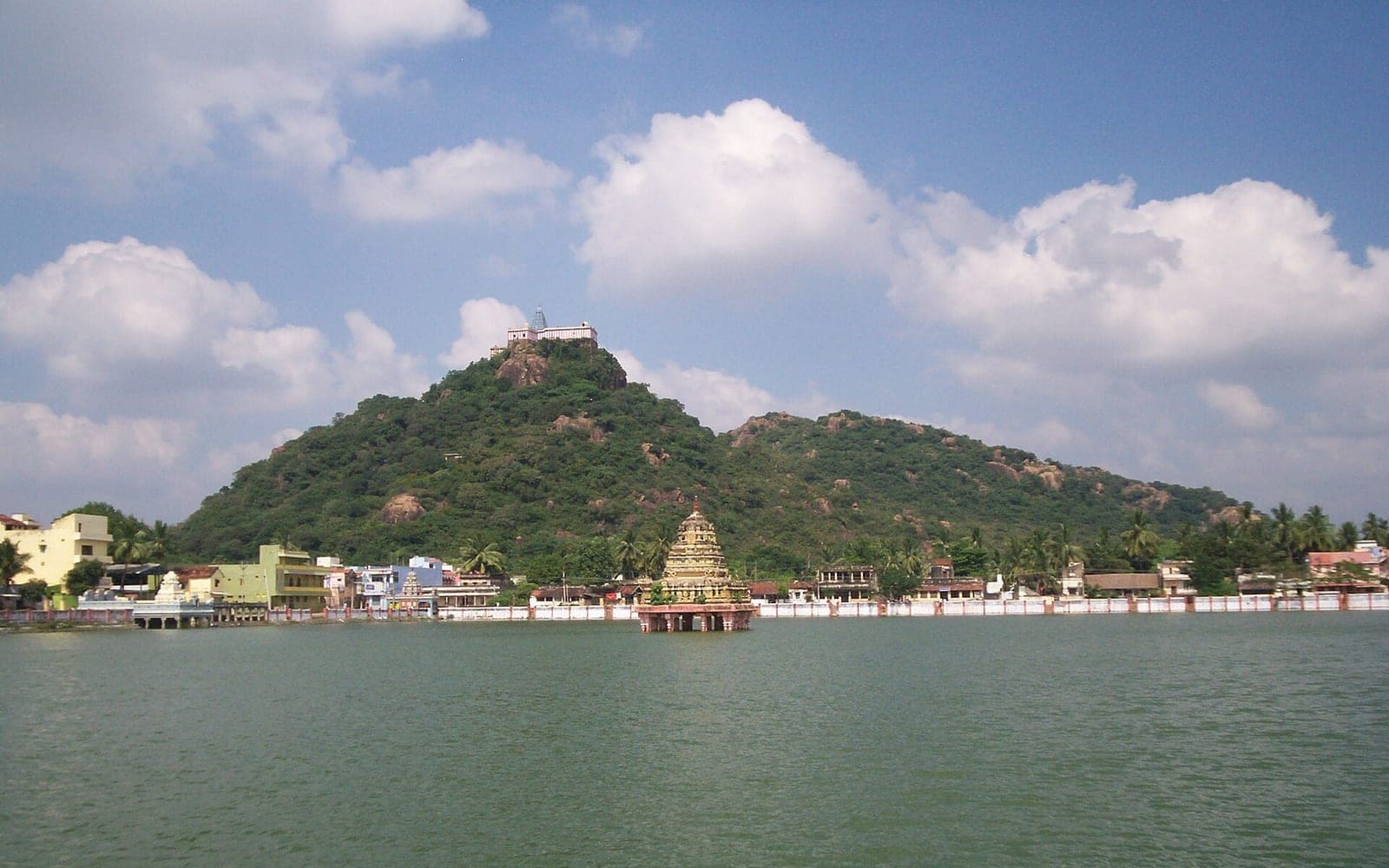 The Sangu Theertham tank with the hill temple of Tirukalukundram behind