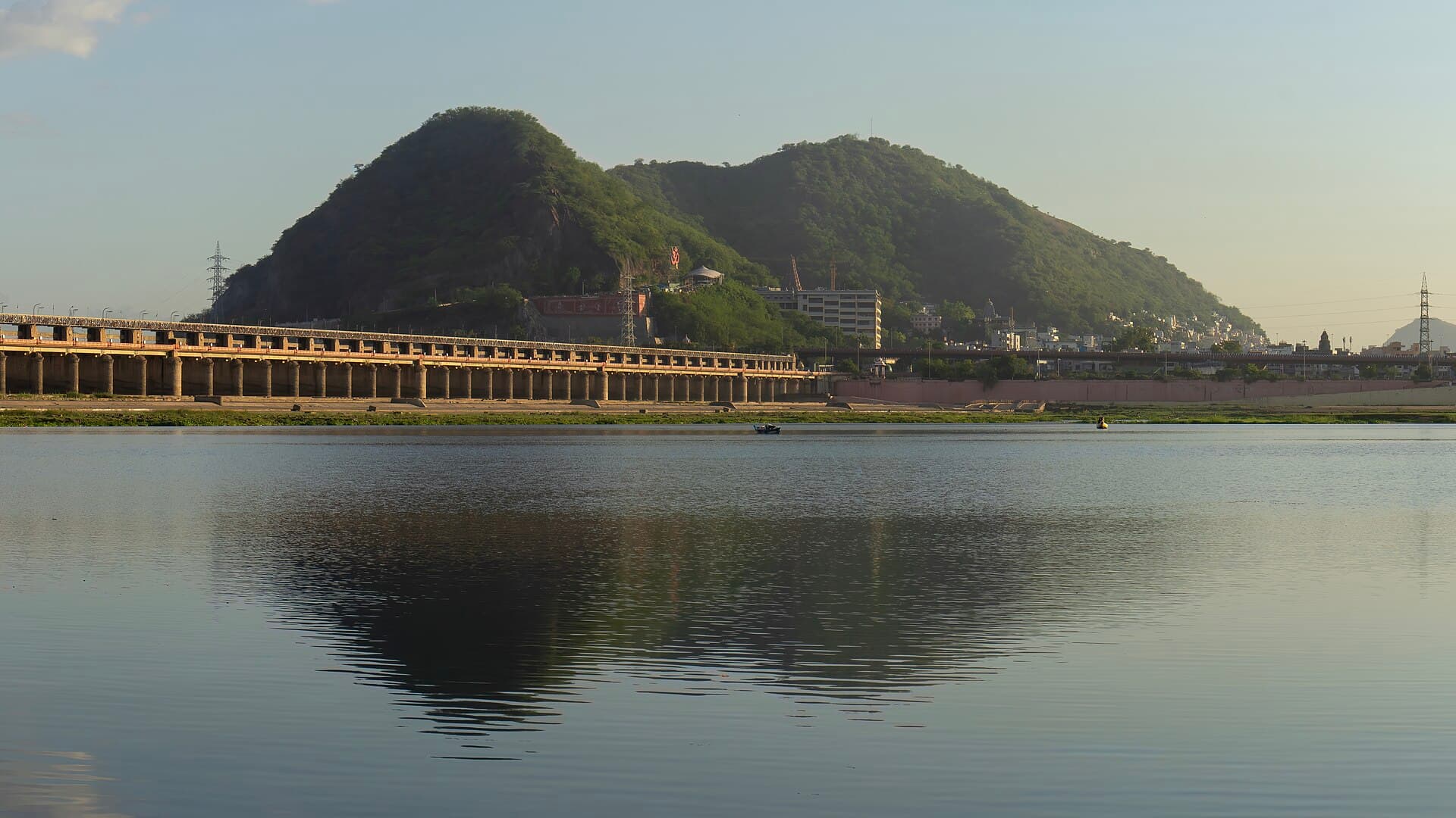 The Prakasam Barrage across the Krishna River at Vijayawada, with Indrakeeladri hill behind it